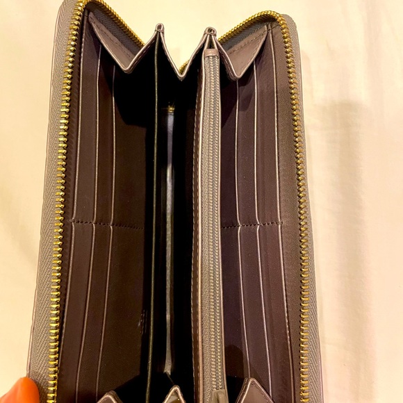 Gucci Zip Around Wallet - Picture 3 of 10